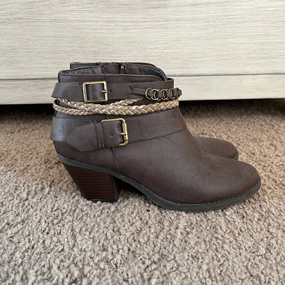 Womens size 6.5- SUGAR BOOTY - Picture 2 of 2